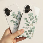 Handyhülle mit Motiv GELIEBT in weiß mit botanischem Eukalyptus-Design in grün-grauen Tönen