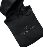 Christlicher Hoodie JESUS IS KING in Schwarz, Vorderansicht, 100% Bio-Baumwolle